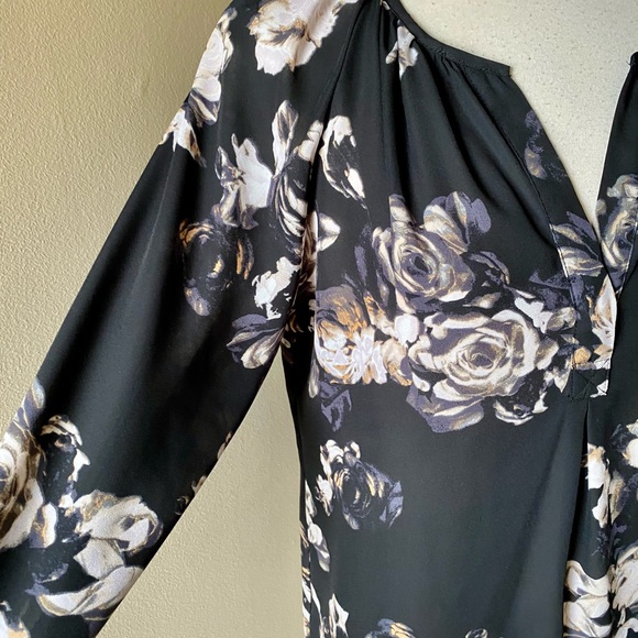 Violet & Claire Blouse - Medium - Picture 3 of 10